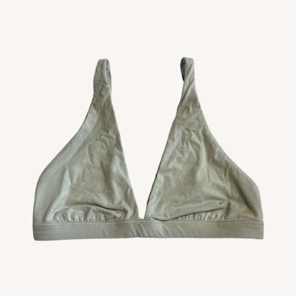 Lululemon Nulu Triangle Bralette in Jade Green (green-ish grey) Size 6 - Picture 1 of 7